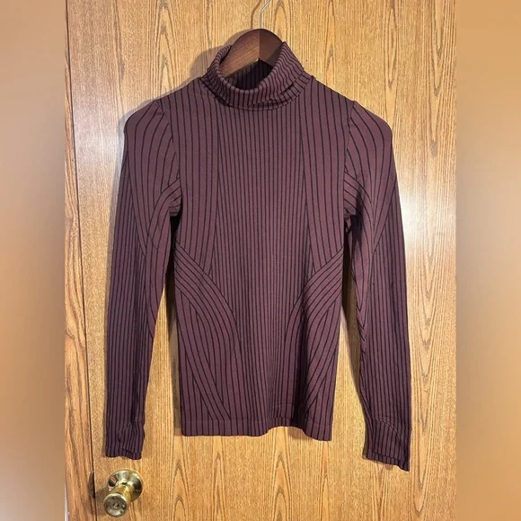 Athleta Flurry Endeavor Textured Striped Turtleneck Long Sleeved Shirt - Picture 4 of 8